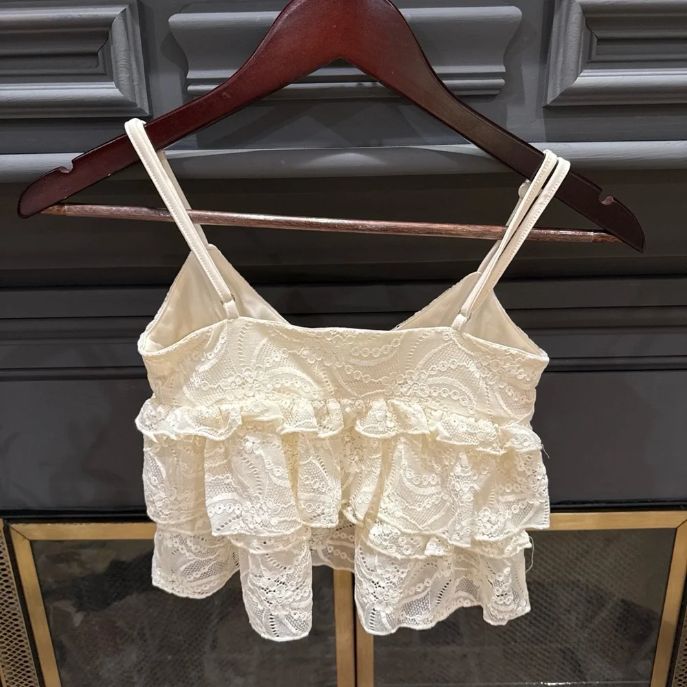 More To Come Elegant Cream Lace Ruffle Top XS NWOT - Picture 3 of 5